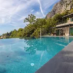2m * Makarska