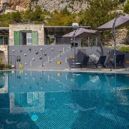 2m Makarska