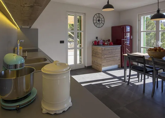 2m * Макарська