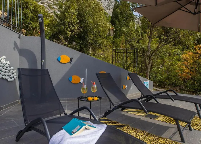 2m * Макарська